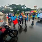 IKWI Kabupaten Tangerang berbagi takjil di Puspemkab meski hujan deras, menunjukkan semangat berbagi di bulan Ramadan yang penuh berkah.